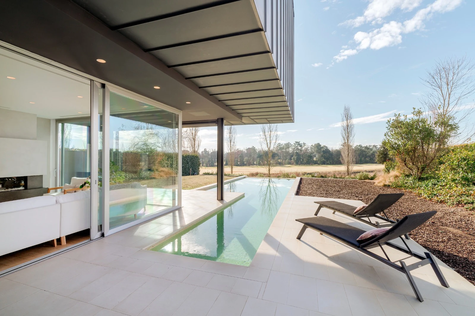 Piscina y terraza de BALCA 10